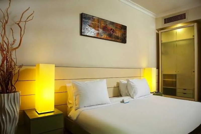 Divan Istanbul City 4*,