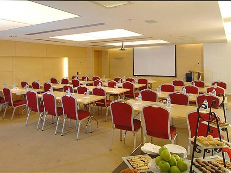 **** מלון Divan Istanbul City טורקיה
