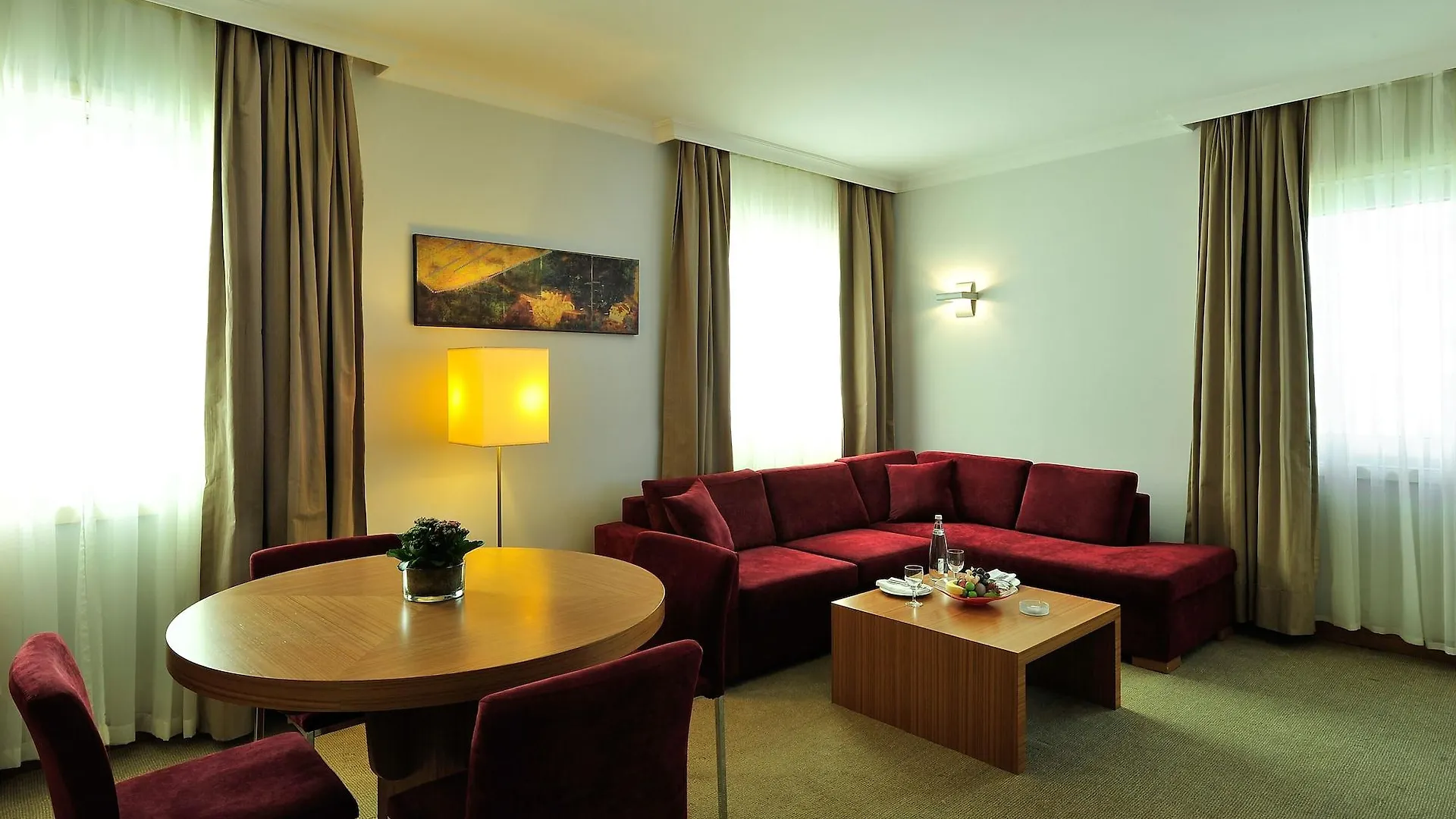 Divan Istanbul City 4*,